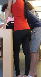 性感超紧黑裤翘臀美女