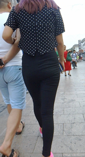 黑裤细腰大屁股少妇