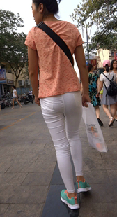 街拍白裤熟女紧内痕