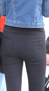 性感打底裤大肥臀美女