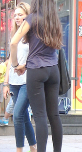 性感瑜伽裤透内痕长发洋妞