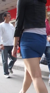 跟拍短裙少妇，雪白大腿