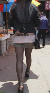 少妇走路步伐真大