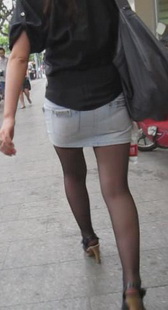 跟拍性感的黑丝少妇