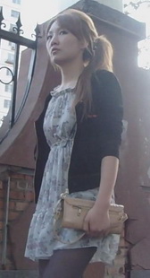 近距离跟美女一直扭