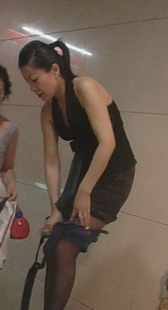 好吧当众换裤子