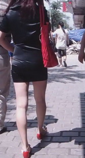 跟拍白皙大腿美女