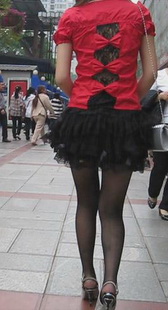 街拍丝袜性感短裙妹