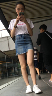 性感紧身包臀牛仔裙美女