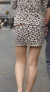 街拍少妇性感大腿