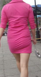 街拍红衣裸腿MM