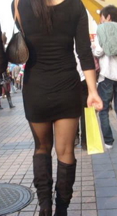 街拍黑丝少妇两个