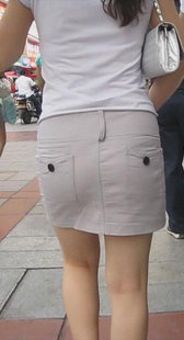 跟拍少妇屁股大又翘