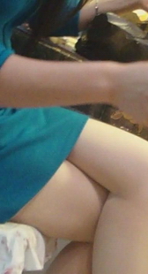 服装店跟拍美腿短裙性感少妇