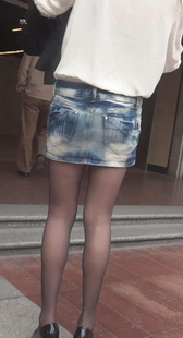 跟拍黑丝性感长腿美女