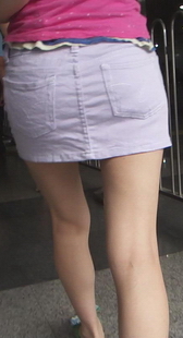 街拍超短裙性感玉腿