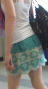 街拍花裙美少妇