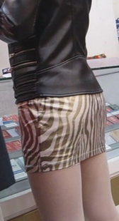 跟拍超紧身短裙屁股大