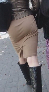 街拍成熟白领穿得好紧啊