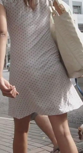 街拍少妇急着去哪呀