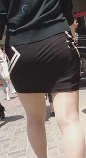 街拍超紧身包臀屁股大