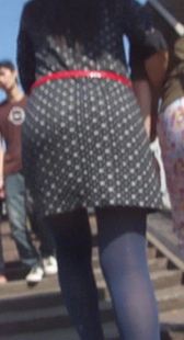 街拍蓝丝上楼梯