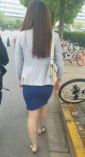 街拍黄短裙长发妹子