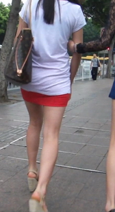 街拍高跟超短裙少女