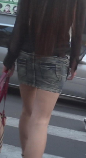 街拍超短裙长腿少妇