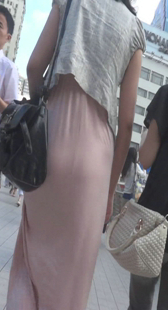 跟拍长裙少妇内痕明显