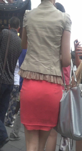 跟拍红裙紧身少妇