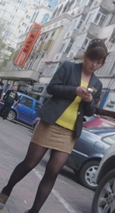 跟拍黄裙黑丝紧身少妇