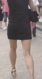 跟拍黑裙子小少妇
