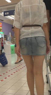 超市跟拍高挑少妇腿长又白
