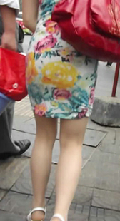 跟拍花裙紧身少妇