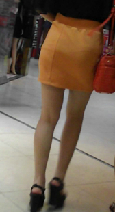 跟拍性感长腿少妇