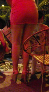 街拍美少妇的腿长又白