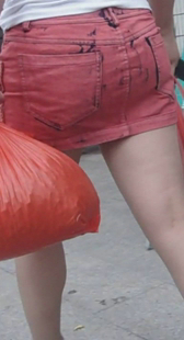 跟拍买菜紧身短裙少妇