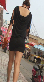 跟拍性感暴露高挑少妇