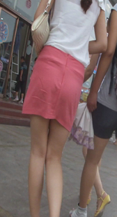 跟拍红裙长腿少妇