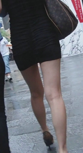 街拍超短裙黑丝少妇
