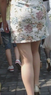 跟拍花裙白腿少妇