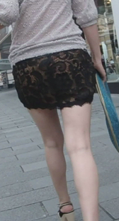 街拍少妇超短裙长腿性感