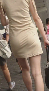 街拍黄裙性感美腿少妇