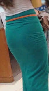 街拍长裙紧身内痕明显