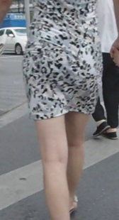 性感花裙小少妇大腿白