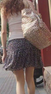 超短裙OL少妇走路超会扭