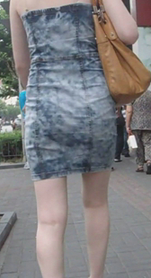 街拍连衣裙少妇大腿白皙性感