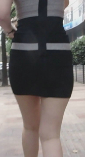 细蛇腰配超短裙大腿，受不了