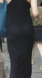 街拍紧身黑裙小少妇